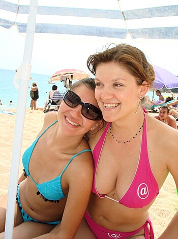 VOYEUR ON THE BEACH - Photo 129