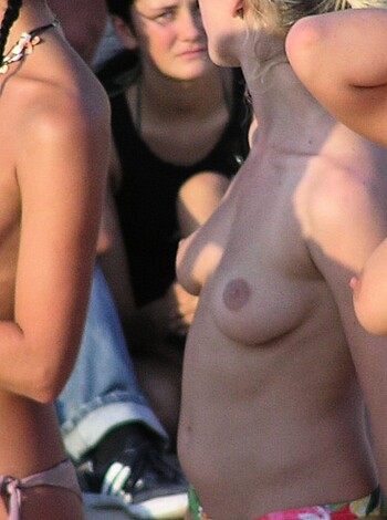 VOYEUR ON THE BEACH - Photo 155
