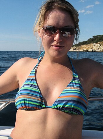 VOYEUR ON THE BEACH - Photo 158