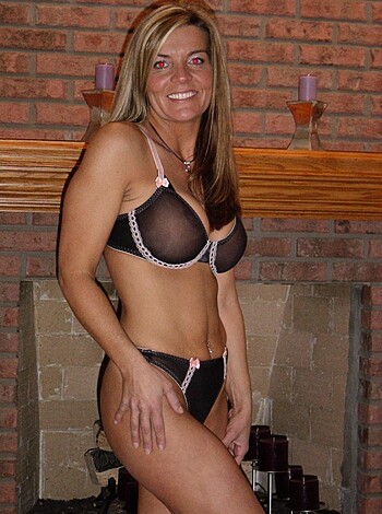   A SWINGER AMATEUR MATURE - NICE AND BUSTY  - Photo 26