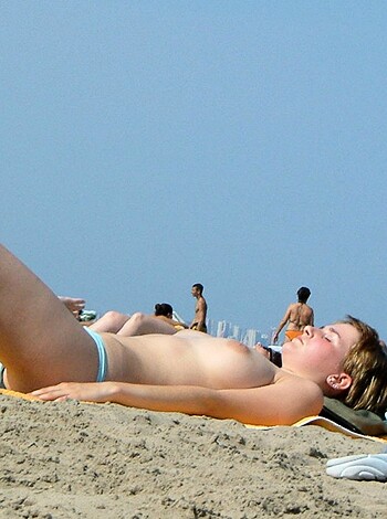 VOYEUR ON THE BEACH - Photo 221