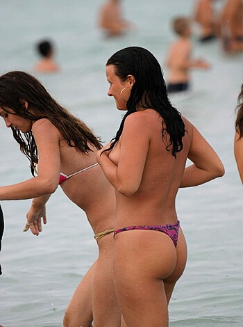 VOYEUR ON THE BEACH - Photo 231