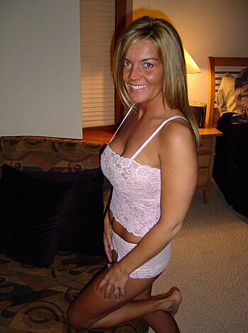   A SWINGER AMATEUR MATURE - NICE AND BUSTY  - Photo 148