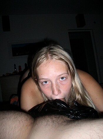 Threesome fucking at home - Photo 30
