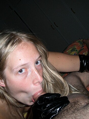 Threesome fucking at home - Photo 32