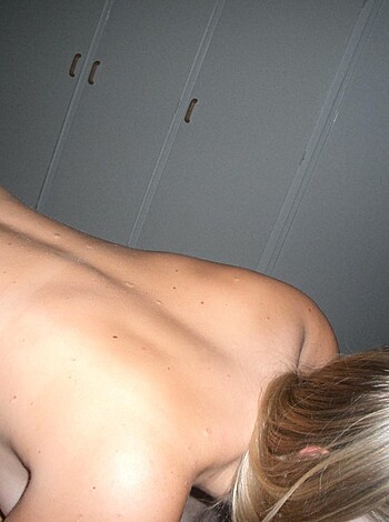 Threesome fucking at home - Photo 40