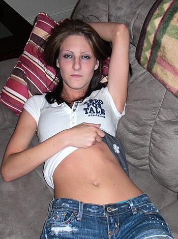 Slim Wife Stripping  - Photo 2