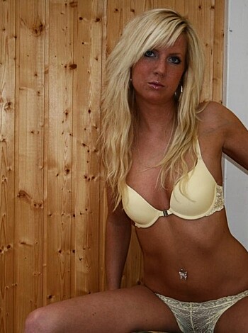 Amateur Hot Blonde - Photo 2