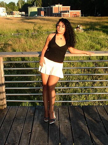 Outdoor - Amateur Latina Milf - Photo 2