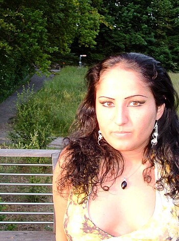 Outdoor - Amateur Latina Milf - Photo 9