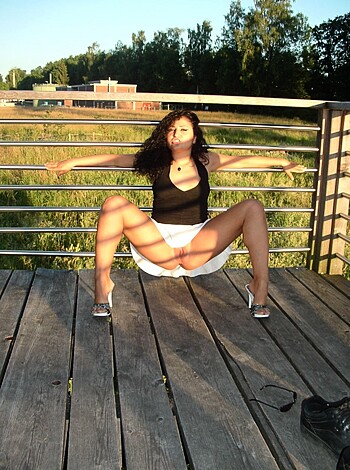 Outdoor - Amateur Latina Milf - Photo 12