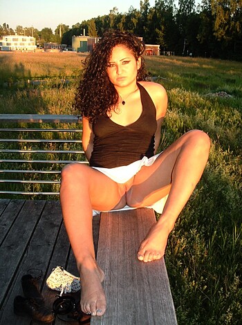 Outdoor - Amateur Latina Milf - Photo 14