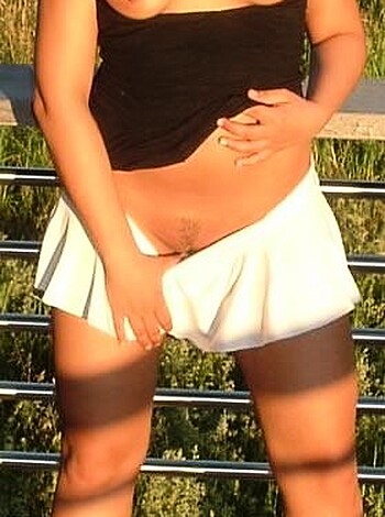 Outdoor - Amateur Latina Milf - Photo 15