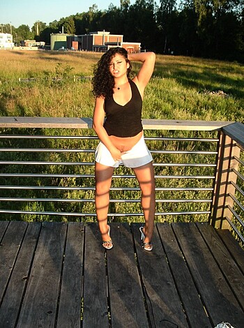 Outdoor - Amateur Latina Milf - Photo 19