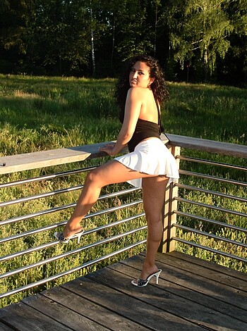 Outdoor - Amateur Latina Milf - Photo 20