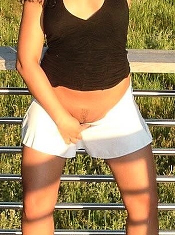 Outdoor - Amateur Latina Milf - Photo 30