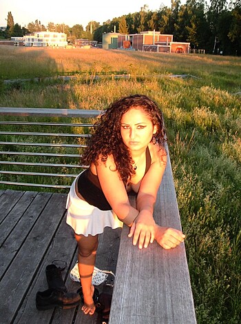 Outdoor - Amateur Latina Milf - Photo 38