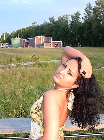 Outdoor - Amateur Latina Milf - Photo 41