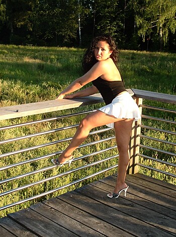 Outdoor - Amateur Latina Milf - Photo 60