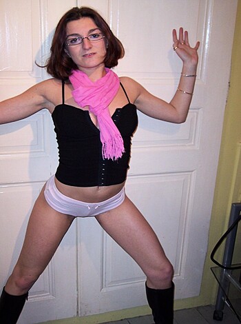 Amateur Italian Milf - Photo 4