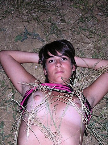 Amateur 2 Teengirls Outdoor - Photo 17