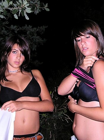 Amateur 2 Teengirls Outdoor - Photo 28
