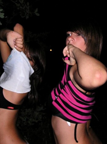 Amateur 2 Teengirls Outdoor - Photo 32