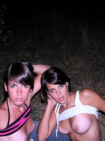 Amateur 2 Teengirls Outdoor - Photo 38