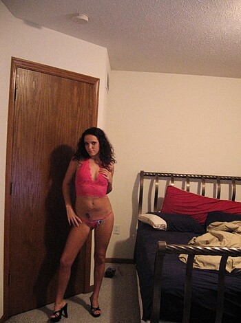 Amateur Girlfriend showing skinny pussy - Photo 9