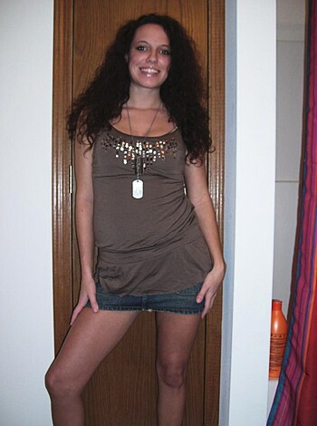 Amateur Girlfriend showing skinny pussy - Photo 12