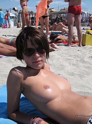 "A bitchin’ naked chick sunbathin’ on a fuckin’ towel."