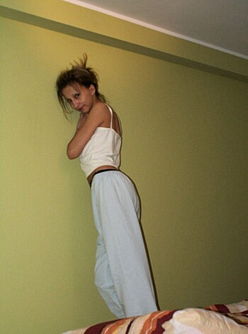 Young girlfriend in sauna - Photo 22