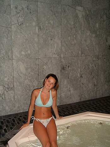 Amateur Girlfriend Anna on holiday - Photo 11