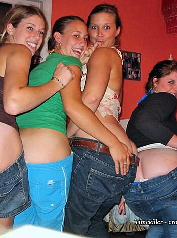 Young and drunk TEENAGERS girls at party M50 - Photo 11