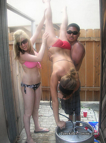 Young and drunk TEENAGERS girls at party M50 - Photo 21