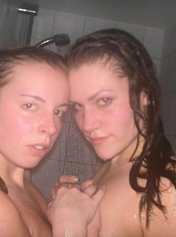 Girls gone wild - Group Shower  - Photo 9