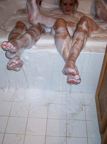 Girls gone wild - Group Shower  - Photo 13
