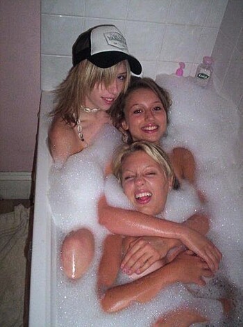 Girls gone wild - Group Shower  - Photo 25