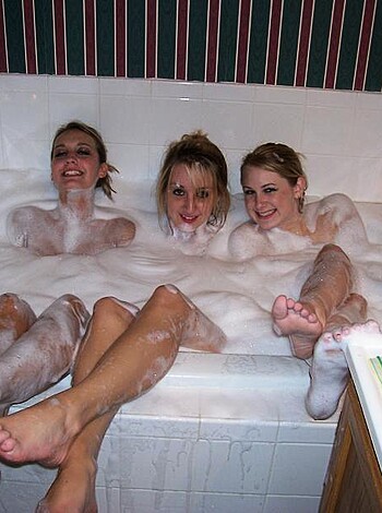 Girls gone wild - Group Shower  - Photo 22