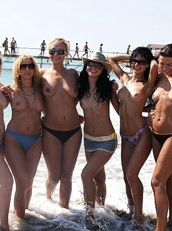 Girls gone wild - Group Shower  - Photo 27