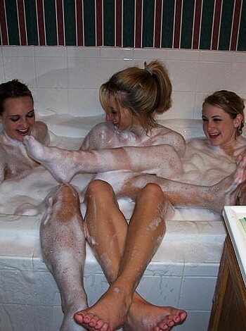 Girls gone wild - Group Shower  - Photo 31