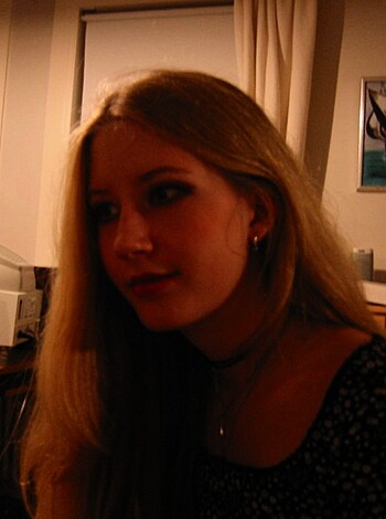 Blodne teen girlfriend naked at home - Photo 2