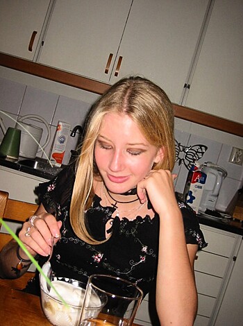 Blodne teen girlfriend naked at home - Photo 8