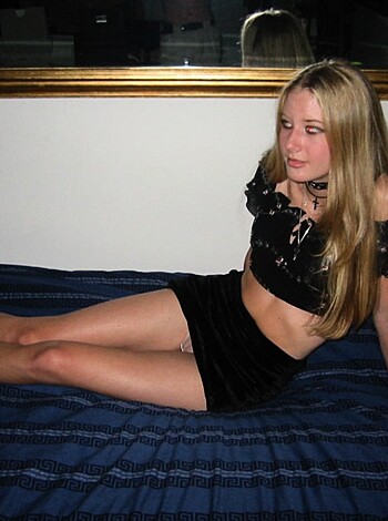 Blodne teen girlfriend naked at home - Photo 11