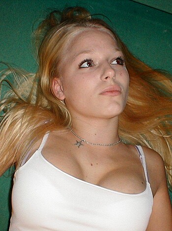Girlfriend - Photo 18