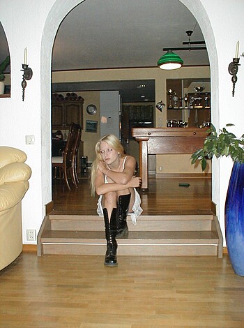 Girlfriend - Photo 19