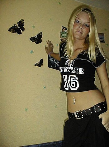 Girlfriend - Photo 21