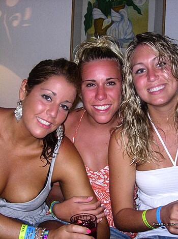 YOUNG GIRLS at PARTY- Drunk teenagers 25 - Photo 7