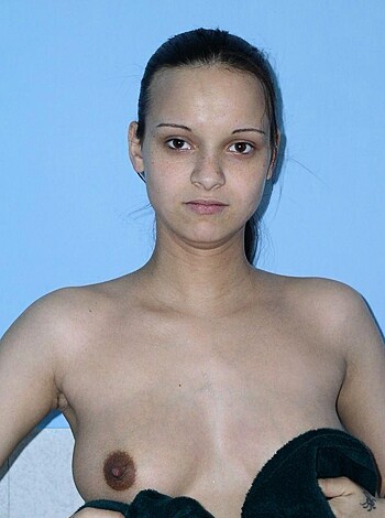 My younger sister is pregnant - Photo 7