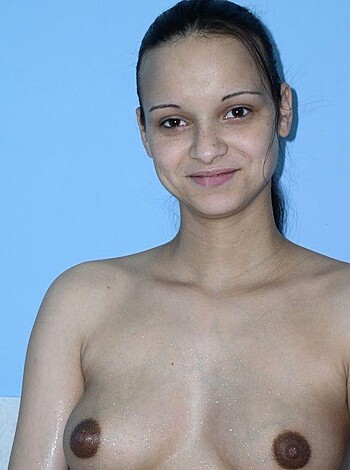 My younger sister is pregnant - Photo 13